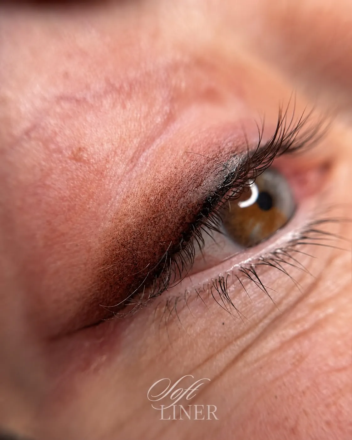 Résultat d'eye-liner Soft Liner en maquillage permanent, regard intensifié